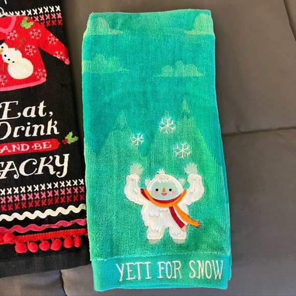 4 Christmas multiple size kitchen dish towels 🤍  NAME YOUR PRICE - Picture 4 of 7